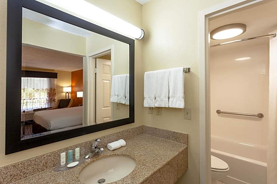 Clarion Pointe Biltmore Village