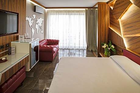 Deluxe Suite with Sea View