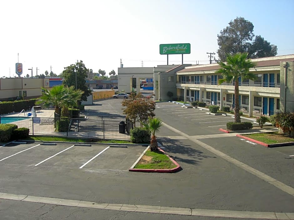 Bakersfield Inn & Suites