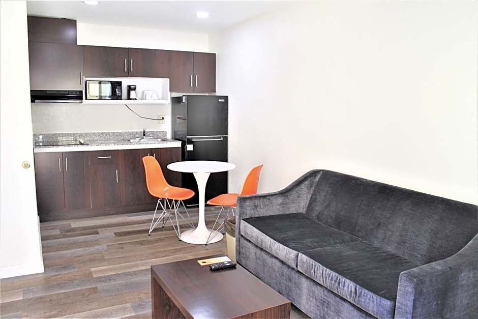 Howard Johnson Suites by Wyndham San Diego Chula Vista/BayFt