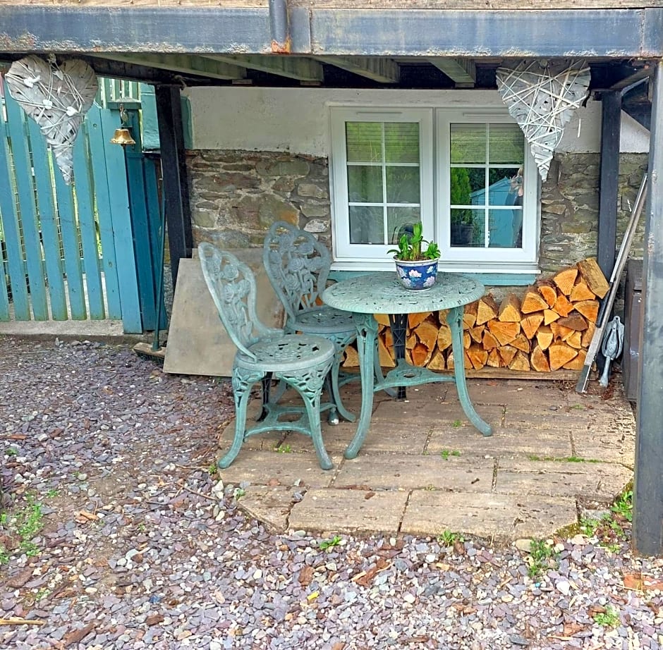 THE BOTHY SUITE BY TEMPLE WOOD