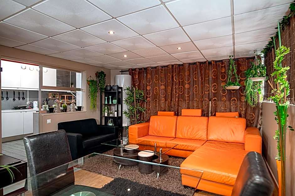 Avenue View Rooms - Guest House