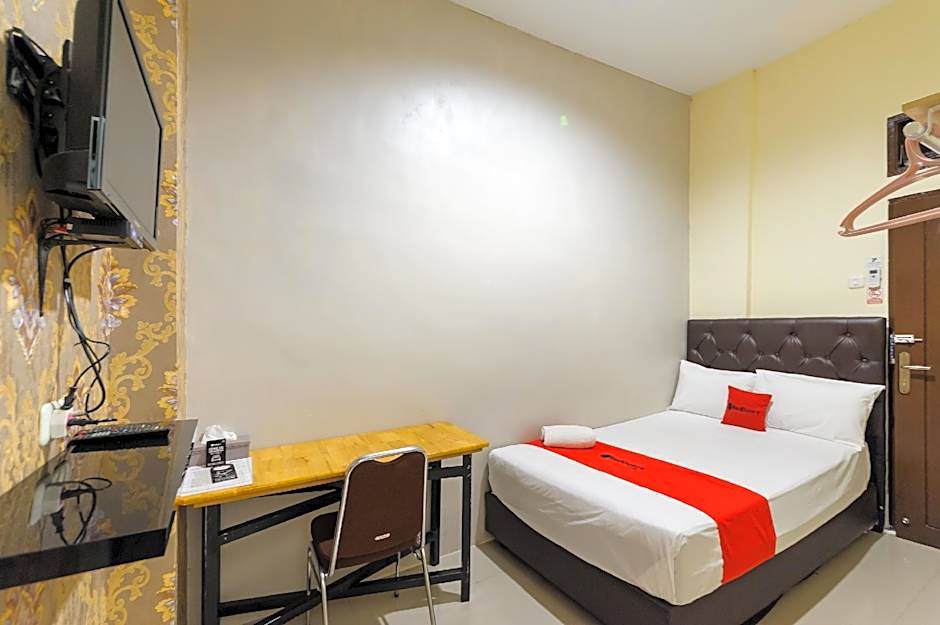 RedDoorz near Waterpark Citra Garden Medan