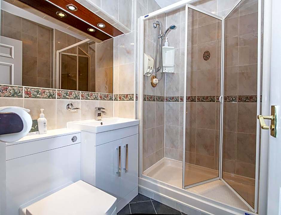 Beaumont Guest House Windermere - Adult Only - Free Car Park & Off Site access to the local Health Centre