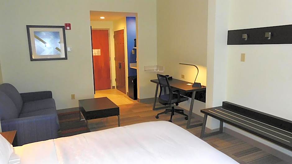 Holiday Inn Express Coventry S - West Warwick Area By IHG