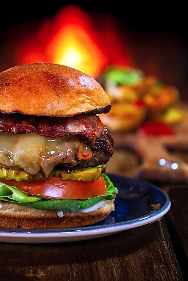 Storm Mountain Lodge Cabins Dining