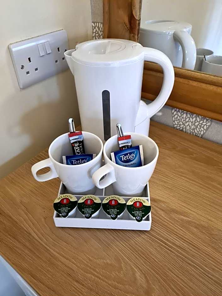 The Avenue Club and Lodge