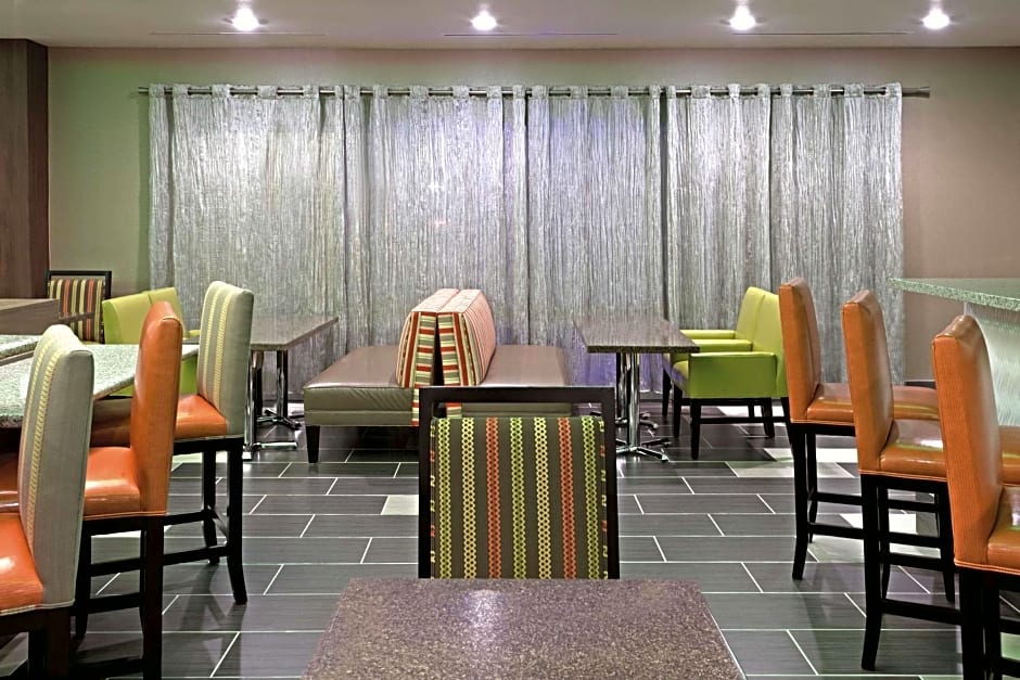 La Quinta Inn & Suites by Wyndham Paducah