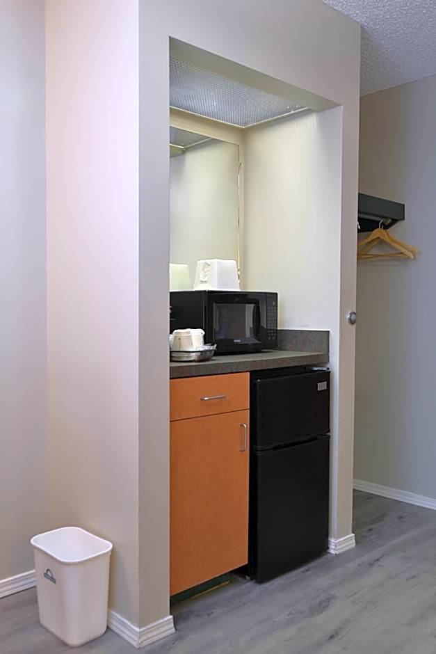 Days Inn & Suites by Wyndham Airport Albuquerque