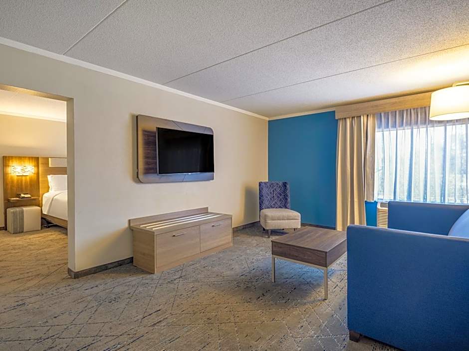 Holiday Inn Express & Suites Greensboro - (I-40 @ Wendover) By IHG