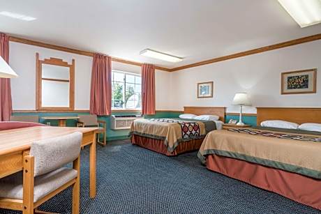 Queen Suite - Non-Smoking