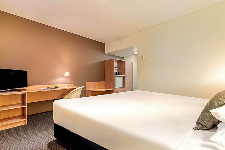ibis Melbourne Hotel and Apartments