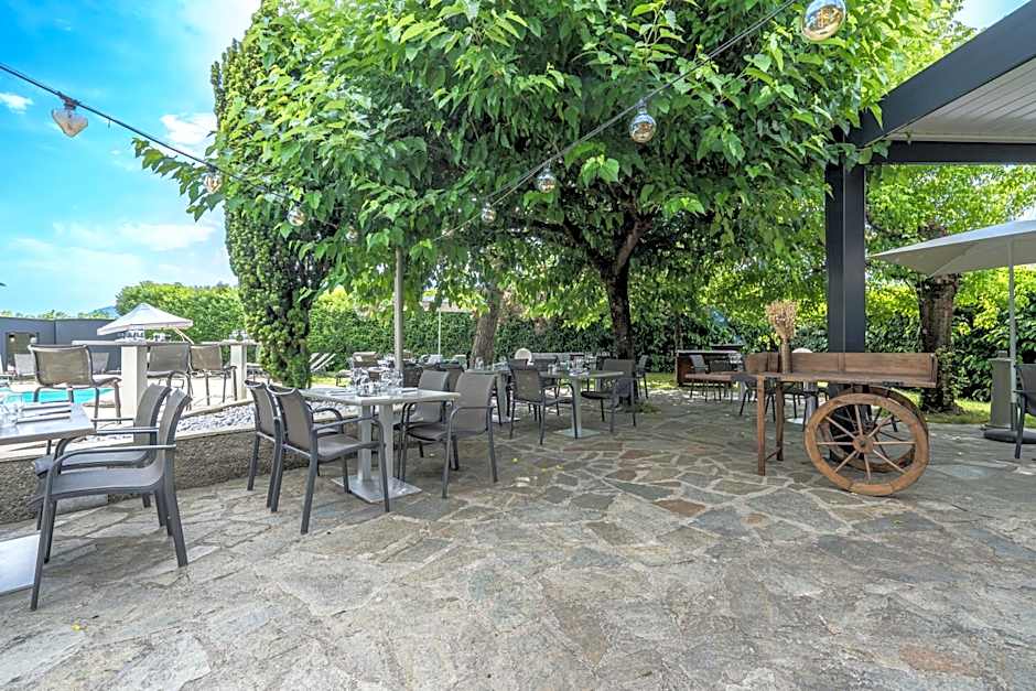 PoMo Hotel & Restaurant