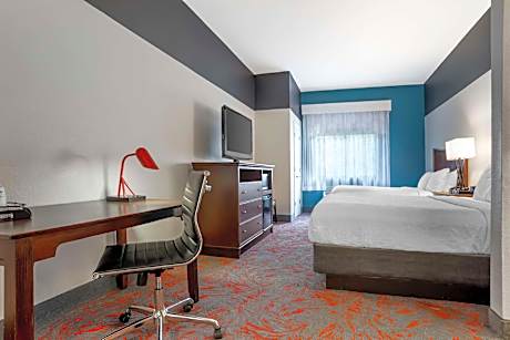 Queen Bed Room