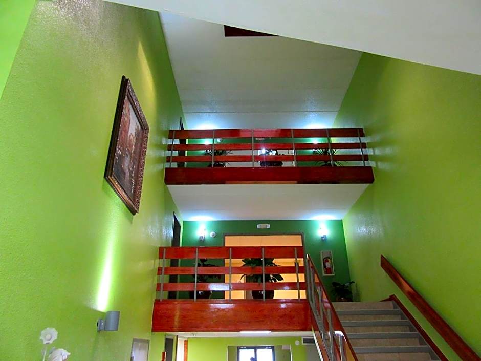 Quality Inn & Suites Near Six Flags East