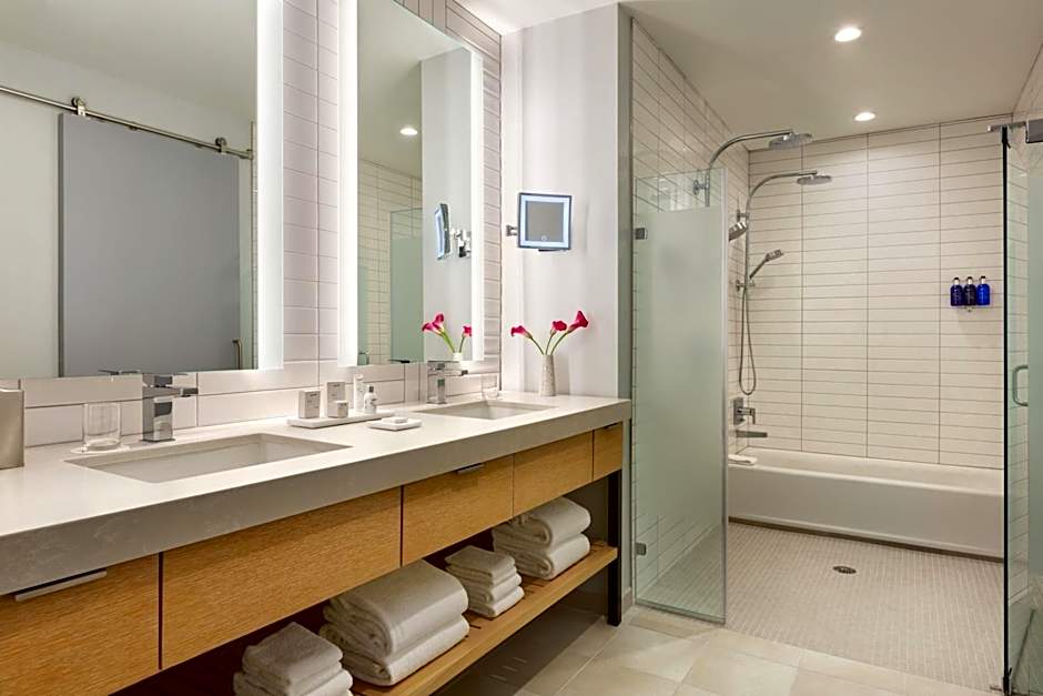 The Viv Hotel, Anaheim, a Tribute Portfolio Hotel