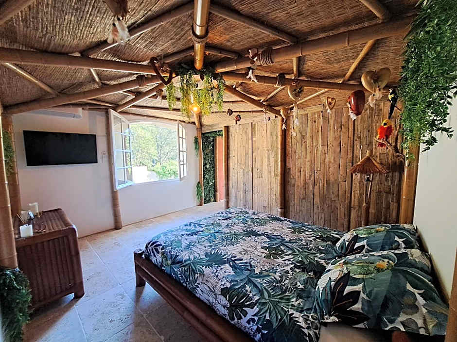 Gîtes Mas des rochers - Case bambou avec Spa