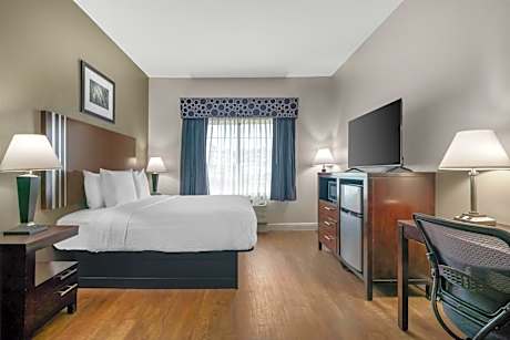 King Suite with Jacuzzi - Non-Smoking