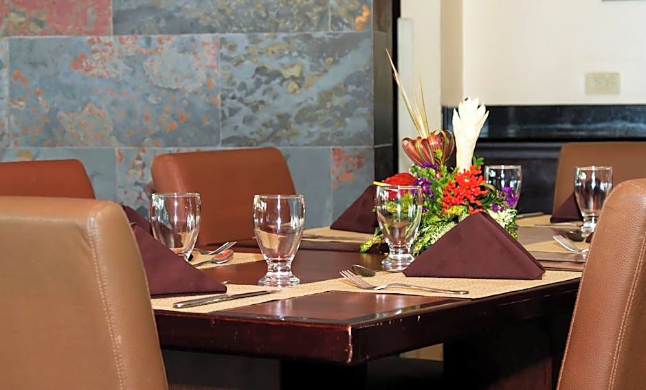 Hotel & Suites Rincon Del Valle