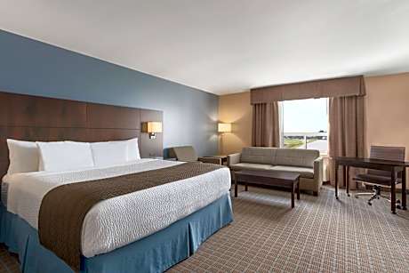 King Suite - Non-Smoking