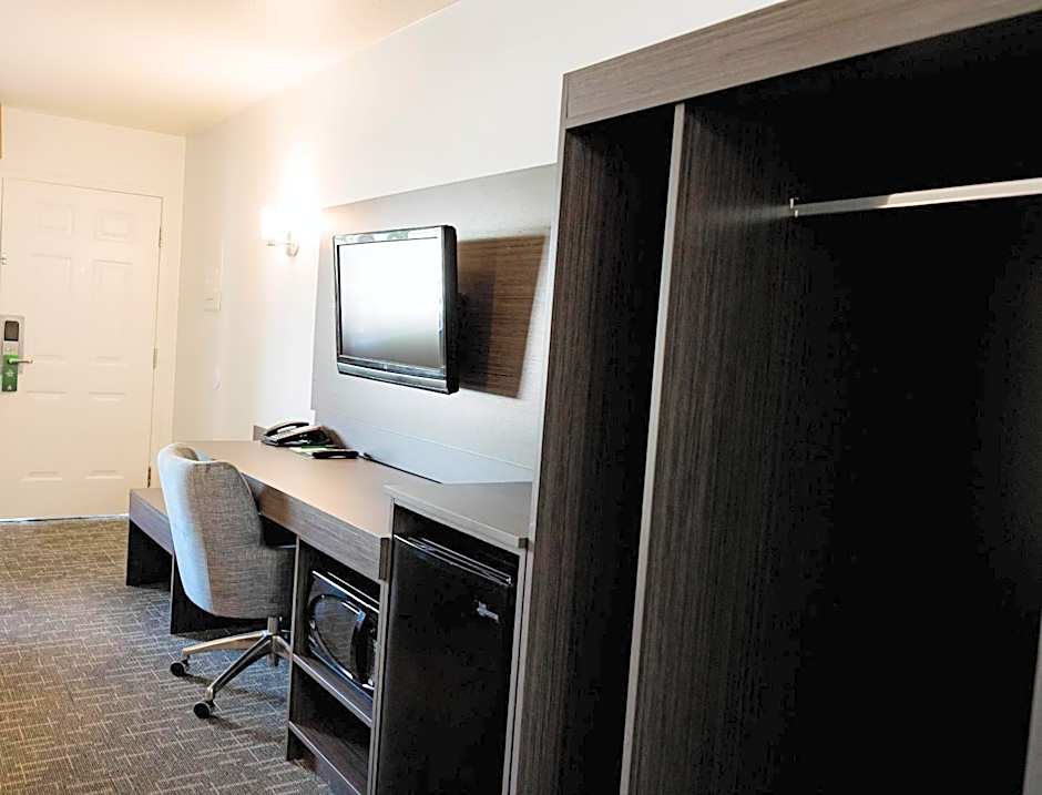 Quality Inn & Suites Lathrop