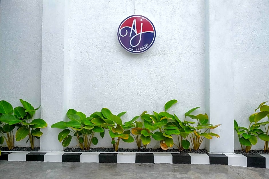 RedDoorz Syariah near Perempatan Kartasura