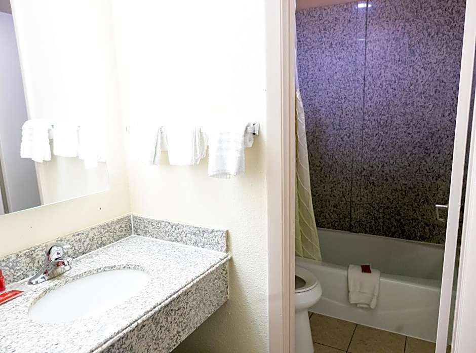 Days Inn by Wyndham College Park Atlanta Airport South