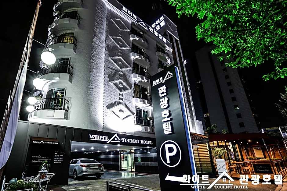 White Tourist Hotel