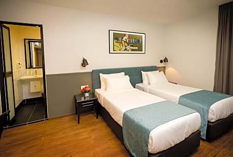 Deluxe Twin Room - No Window