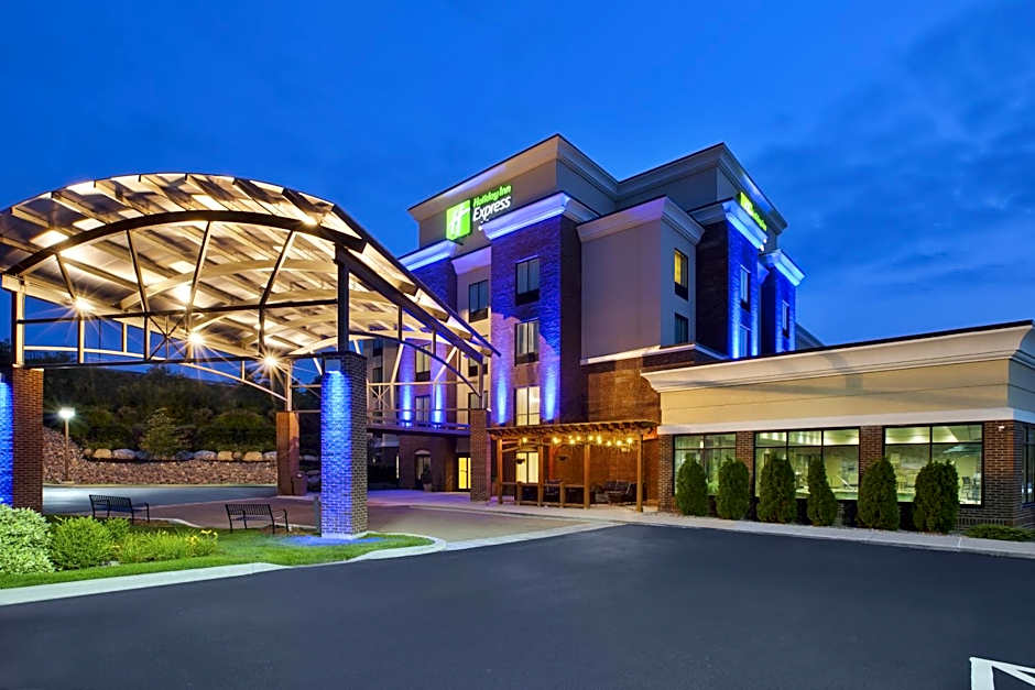 Holiday Inn Express & Suites Geneva Finger Lakes By IHG