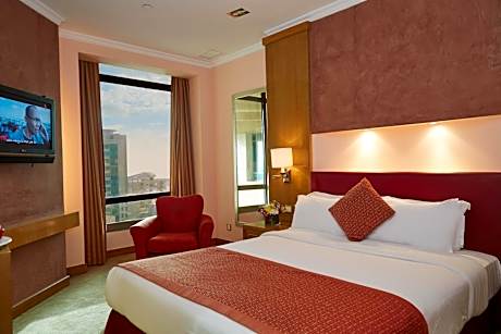 Queen Room with City View