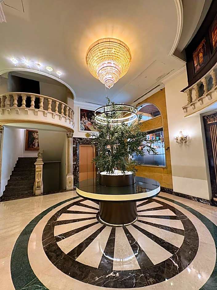 Queens Suite Hotel