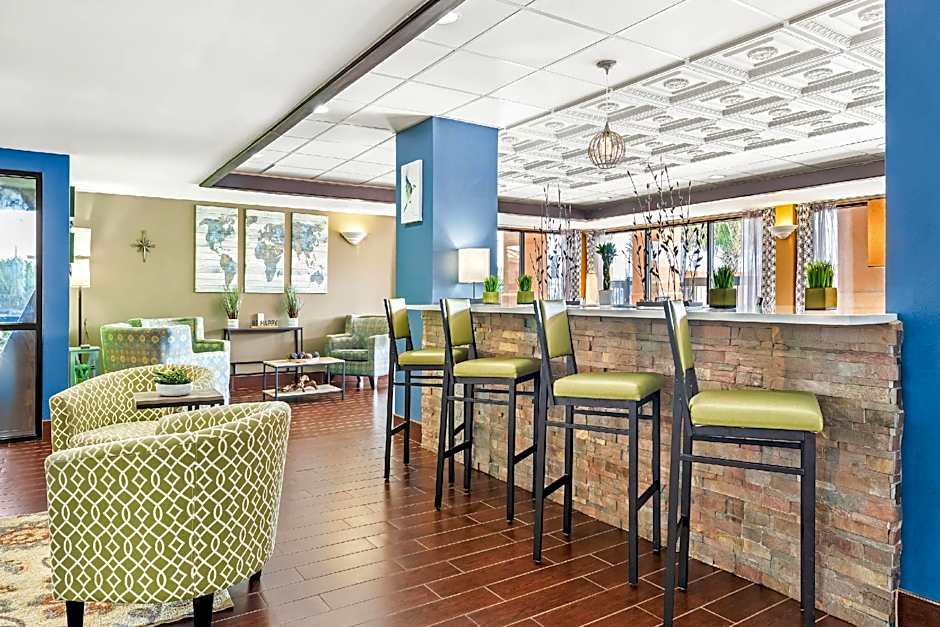 Quality Inn & Suites near Robins Air Force Base