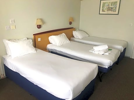 3 Single Beds - Superior Room