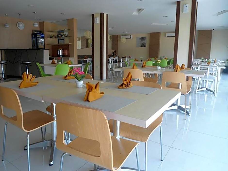 Max Hotel – Makassar, CA