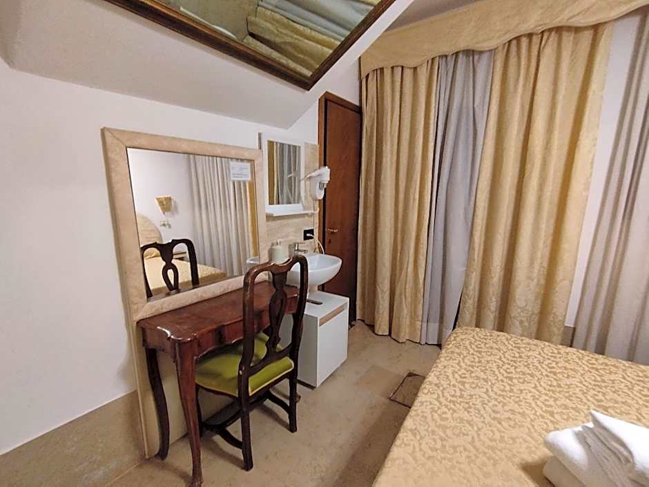 Alloggi Acquavita - checkin at "Alloggi SS Giovanni e Paolo"