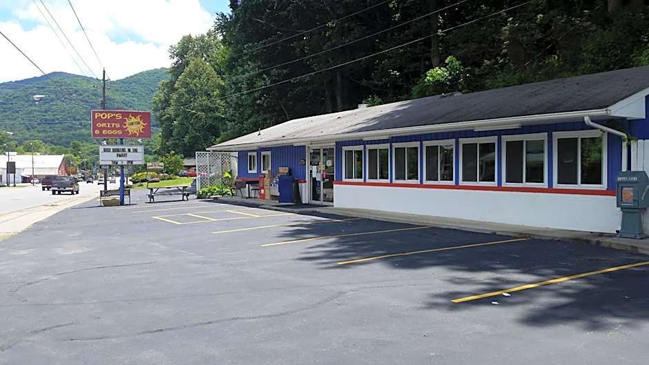A Holiday Motel - Maggie Valley