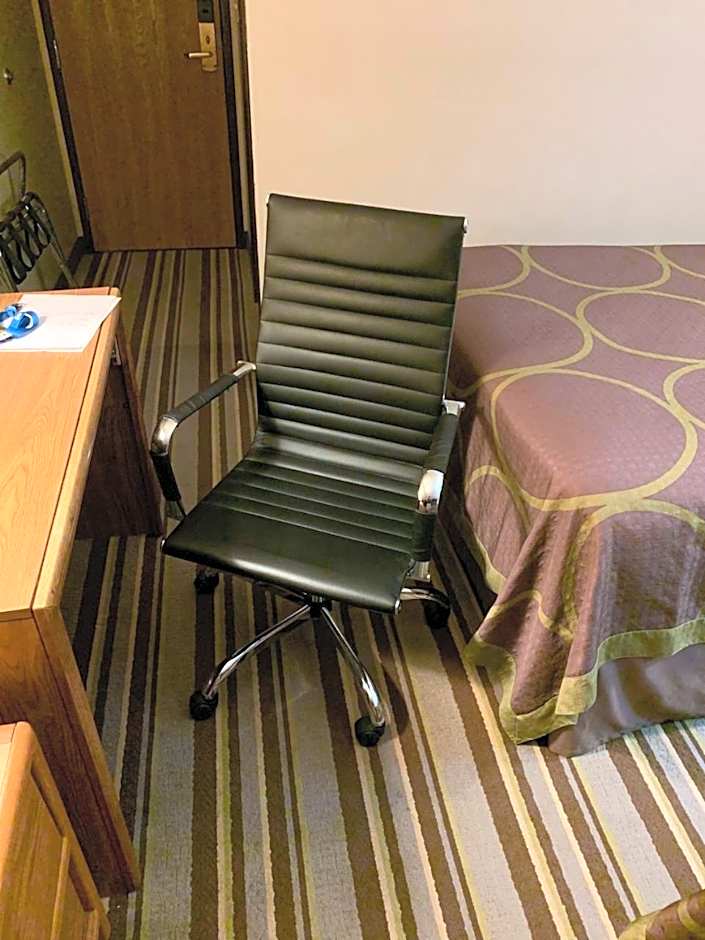 Super 8 by Wyndham Knoxville