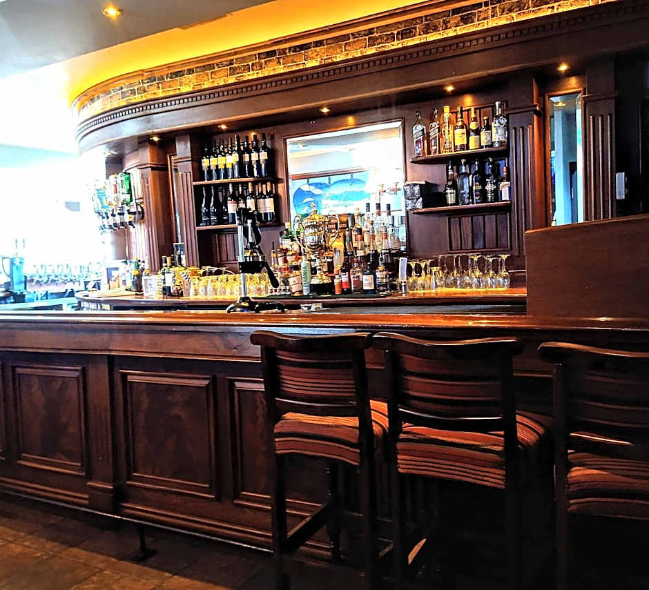 Lakeside Manor Hotel