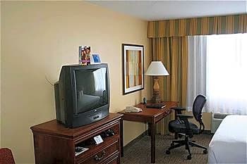 Holiday Inn Hotel & Suites