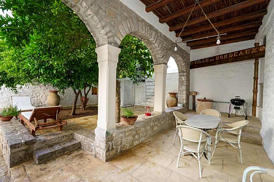 LIVIN Hydra Garden Suite