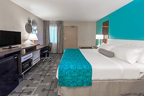 Accessible King Room with Bathtub with Grab Bars - Non-Smoking