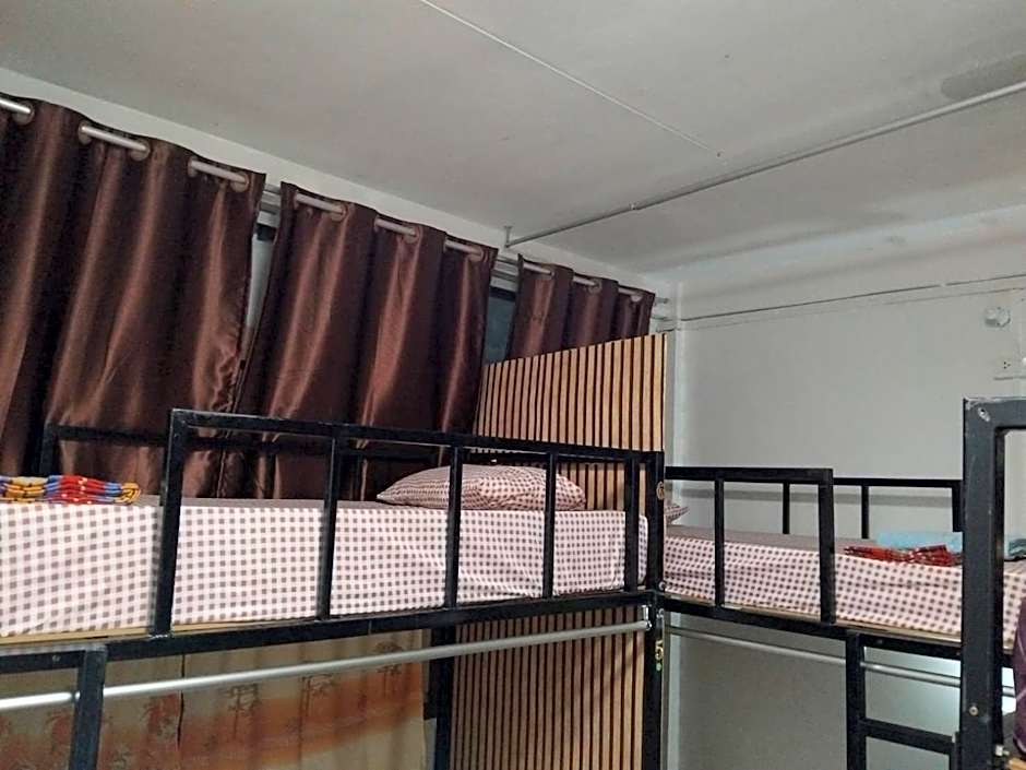 amazing khaosan hostel