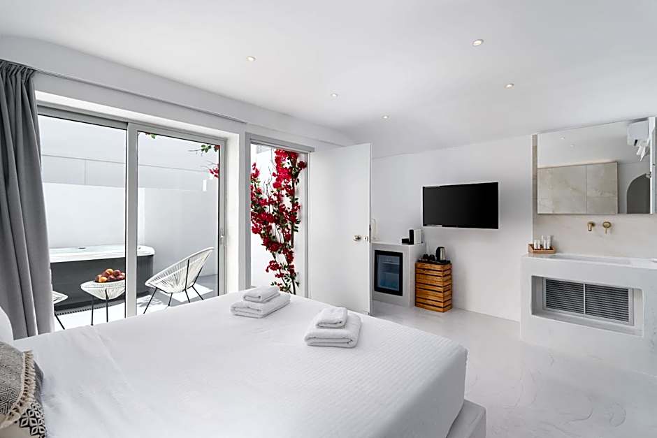 Cycladic Suites & Spa