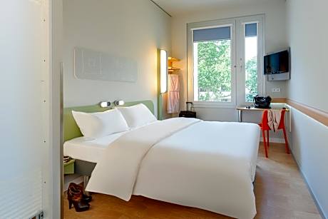 Standard Adapted Room with double bed