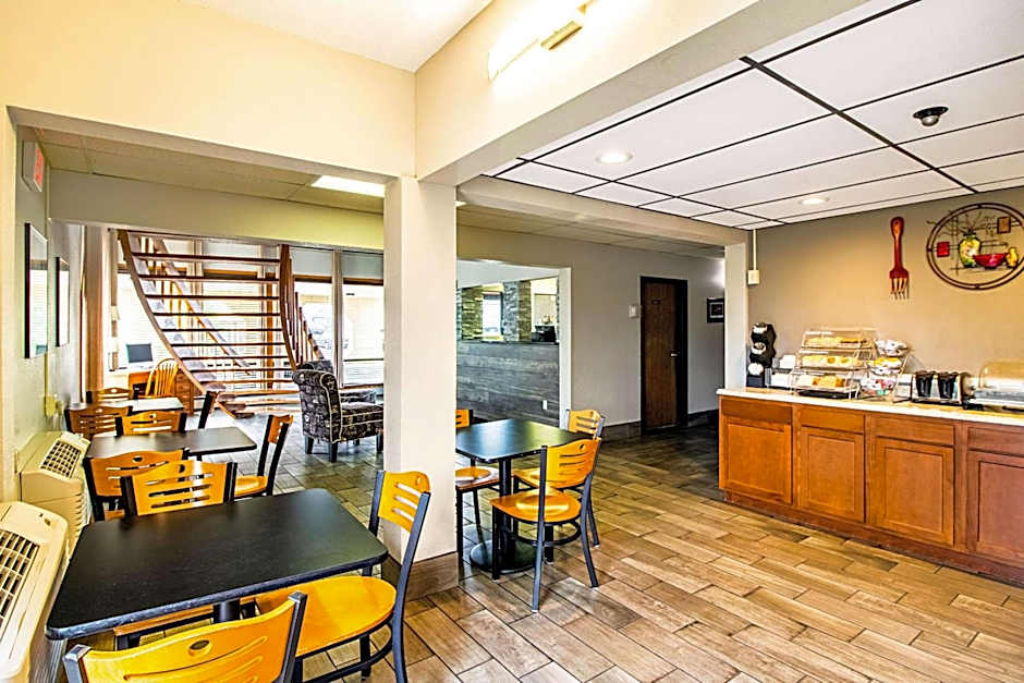 Econo Lodge Watertown