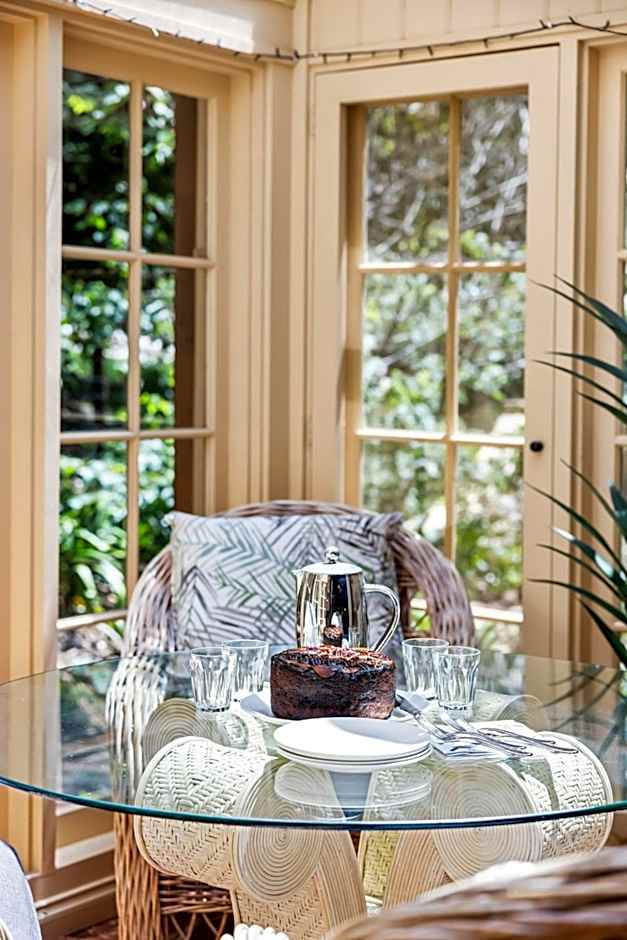 FROGWELL HOLLOW immerse into an idyllic fairytale