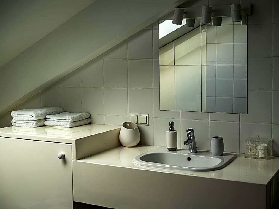 Crystal Suites Old Town