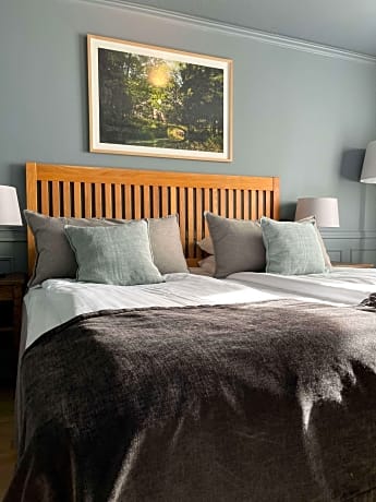 2 Single Beds, Non-Smoking, Standard Room, Free Internet, Coffee And Tea Maker, Full Breakfast