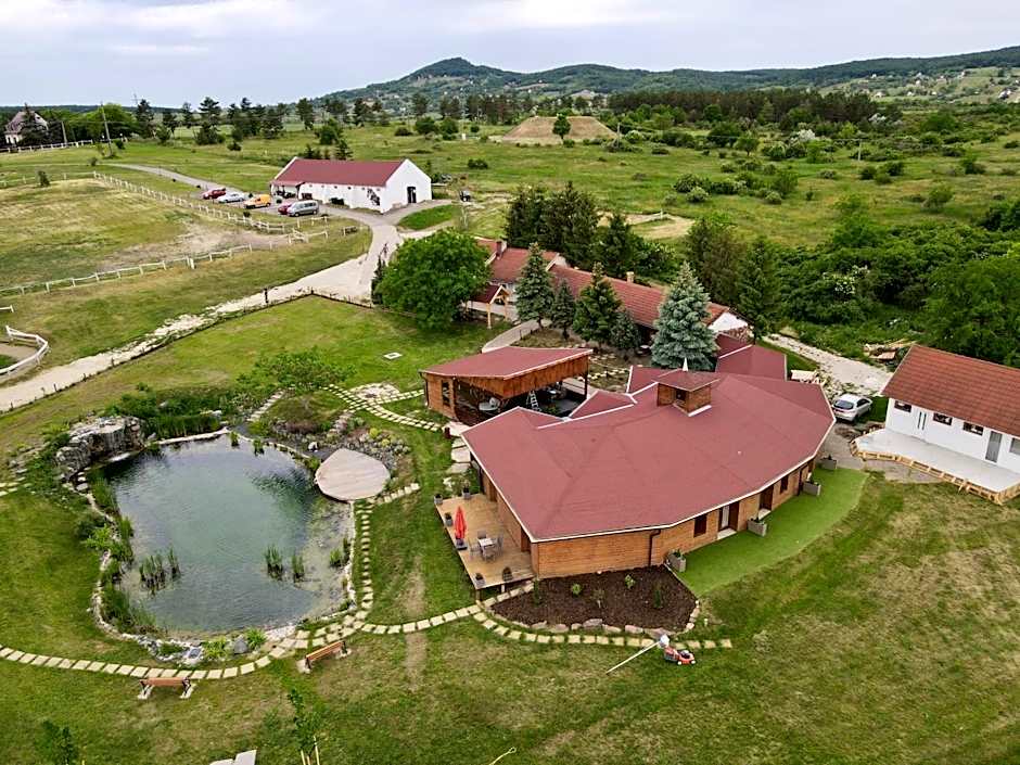 Tenger-szem Panzió és Lovasudvar